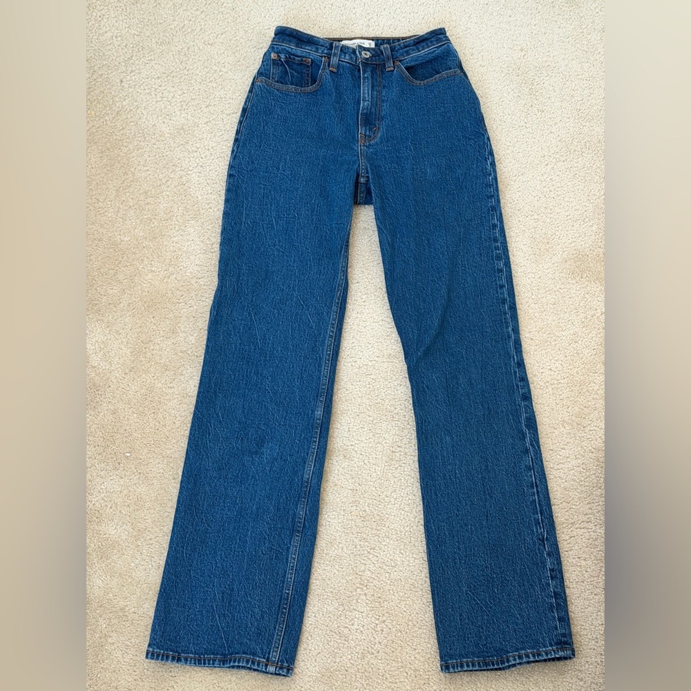 Abercrombie & Fitch High Rise Relaxed Jeans in Deep Blue